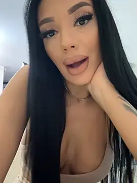 amirahylerr online show from 01.08.25