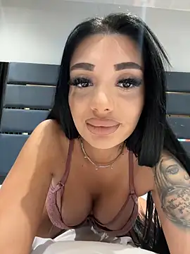 amirahylerr online show from 01.21.25