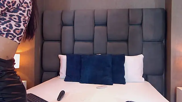 SophieWolkman online show from 02.27.25