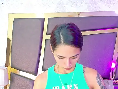 NicoleEsposito online show from 09.26.25