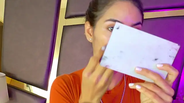 NicoleEsposito online show from 10.18.25