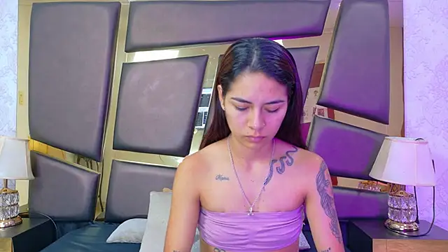 NicoleEsposito online show from 11.10.25