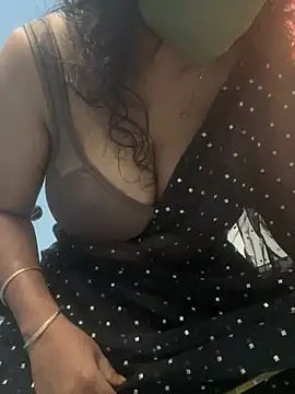 Snapshot of sajeetha chatting on 01.05.25 sajeetha online show from 01.05.25