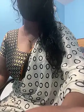 Snapshot of sajeetha chatting on 03.07.25 sajeetha online show from 03.07.25