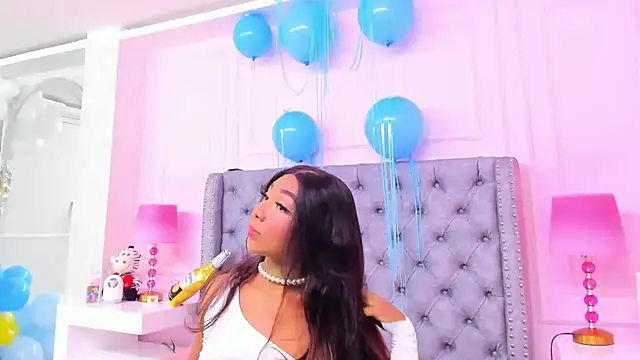 HaileeRoberts online show from 10.04.25