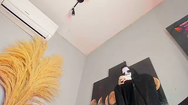 Snapshot of ALICEPOIXXXON chatting on 10.30.25 ALICEPOIXXXON online show from 10.30.25