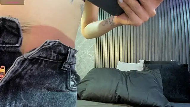 Snapshot of BambiiQueen chatting on 12.30.24 BambiiQueen online show from 12.30.24