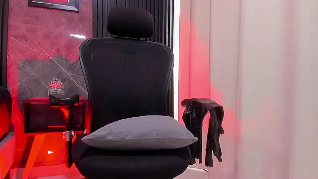 Snapshot of BambiiQueen chatting on 01.25.25 BambiiQueen online show from 01.25.25