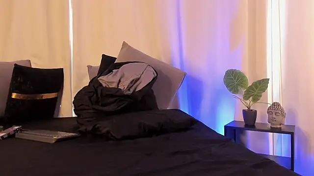 Snapshot of BambiiQueen chatting on 02.12.25 BambiiQueen online show from 02.12.25