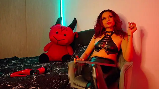 Snapshot of BambiiQueen chatting on 09.26.25 BambiiQueen online show from 09.26.25