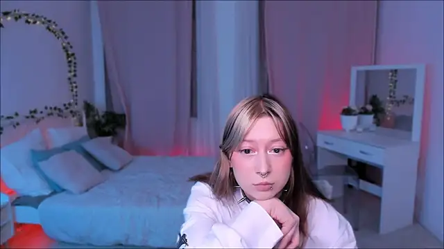 SaintGirl online show from 01.13.25