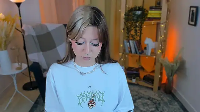 SaintGirl online show from 01.16.25
