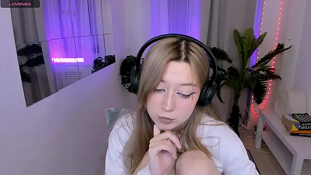 SaintGirl online show from 03.15.25