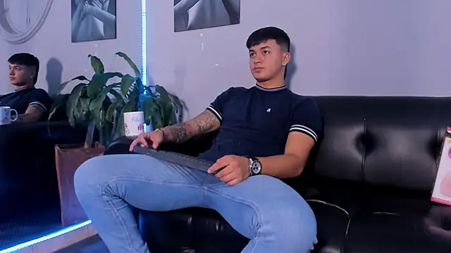 Cristopher strong online show from 02.25.25