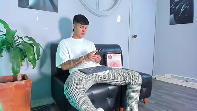 Cristopher strong online show from 03.15.25