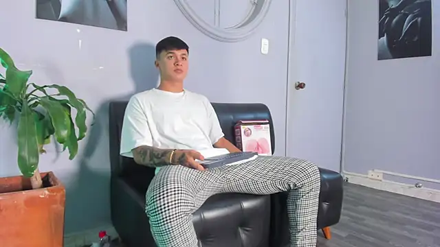 Cristopher strong online show from 03.15.25