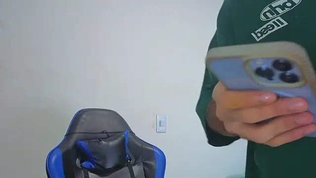 Demitryo online show from 10.15.25