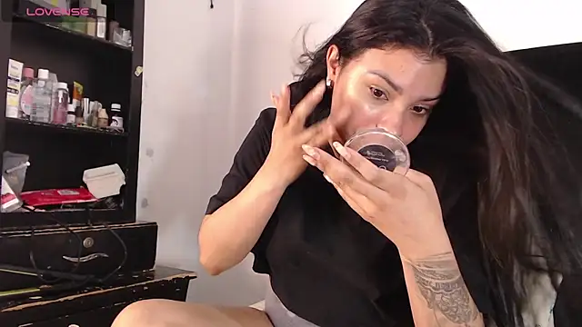 lolaa staars online show from 01.25.25