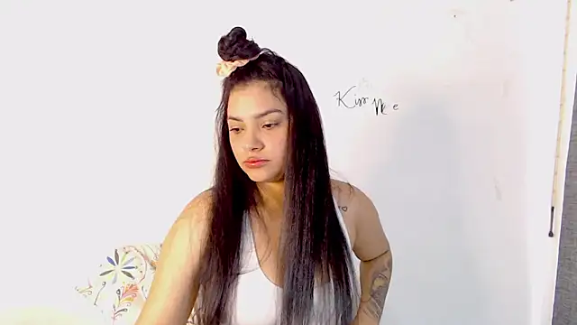 lolaa staars online show from 03.15.25