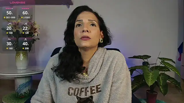 Snapshot of Elliee_ chatting on 01.21.25 Elliee online show from 01.21.25