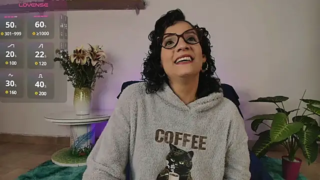 Snapshot of Elliee_ chatting on 01.26.25 Elliee online show from 01.26.25