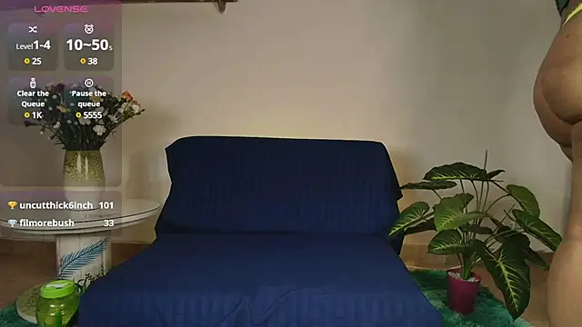 Snapshot of Elliee_ chatting on 01.31.25 Elliee online show from 01.31.25