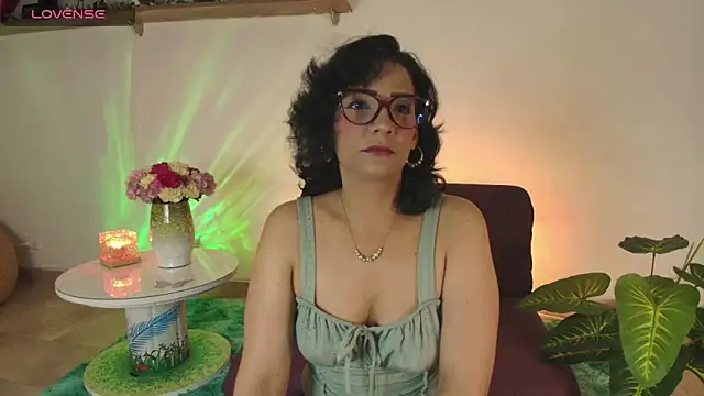 Snapshot of Elliee_ chatting on 02.28.25 Elliee online show from 02.28.25