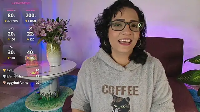 Snapshot of Elliee_ chatting on 03.08.25 Elliee online show from 03.08.25