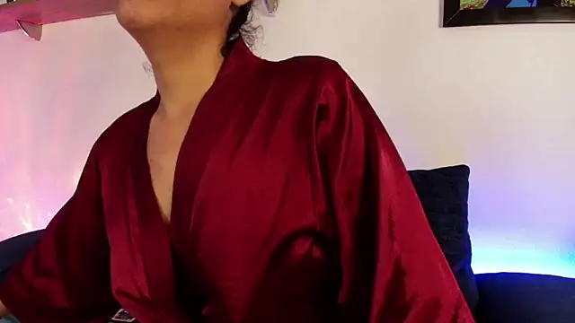 Snapshot of Elliee_ chatting on 10.06.25 Elliee online show from 10.06.25