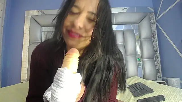 Snapshot of angelina_ny chatting on 12.29.24 angelina ny online show from 12.29.24