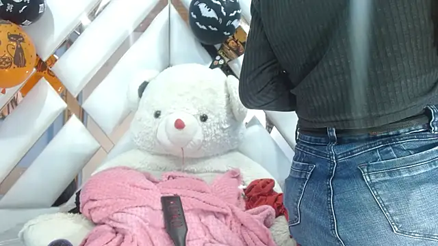 Snapshot of angelina_ny chatting on 10.28.25 angelina ny online show from 10.28.25