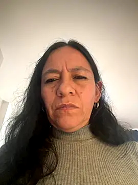 Freya Artemisa online show from 10.14.25