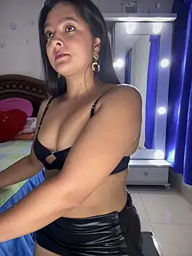 Snapshot of cristina1800 chatting on 09.14.25 cristina1800 online show from 09.14.25