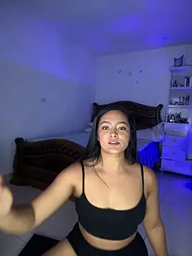 Snapshot of cristina1800 chatting on 10.07.25 cristina1800 online show from 10.07.25