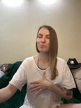 Snapshot of RachelBelI chatting on 12.13.24 RachelBelI online show from 12.13.24