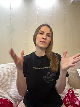 Snapshot of RachelBelI chatting on 01.28.25 RachelBelI online show from 01.28.25