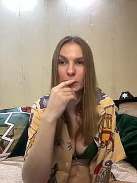 Snapshot of RachelBelI chatting on 02.05.25 RachelBelI online show from 02.05.25