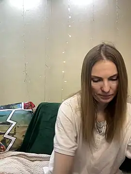 Snapshot of RachelBelI chatting on 02.11.25 RachelBelI online show from 02.11.25