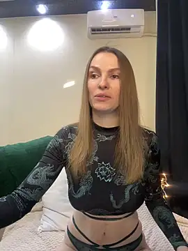 Snapshot of RachelBelI chatting on 03.05.25 RachelBelI online show from 03.05.25
