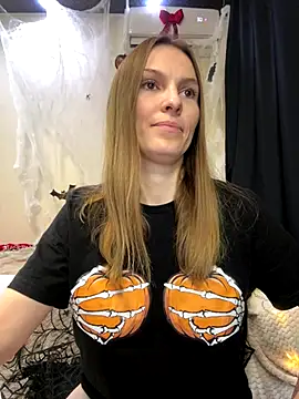 Snapshot of RachelBelI chatting on 10.13.25 RachelBelI online show from 10.13.25