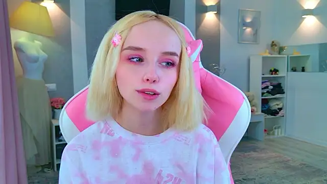 b4by LoL1 online show from 02.06.26