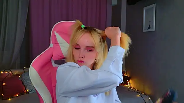 b4by LoL1 online show from 02.27.26