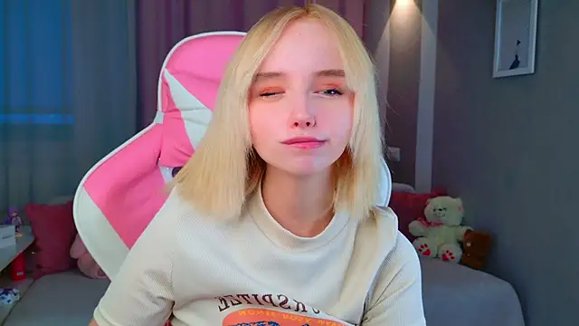 b4by LoL1 online show from 03.11.26