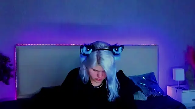 JoannLowe online show from 02.18.25