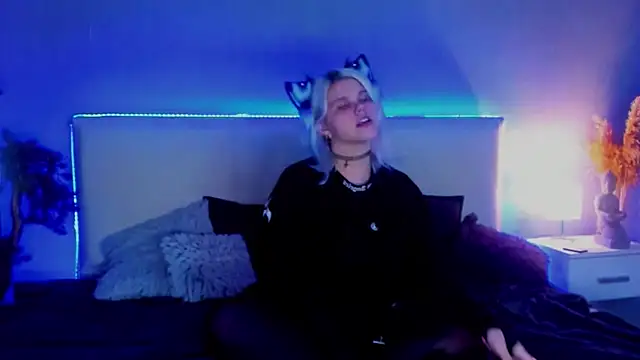 JoannLowe online show from 03.22.25