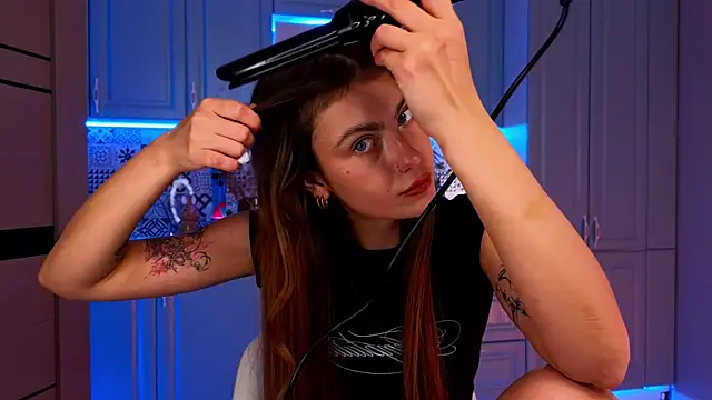 Snapshot of tomorrows_day chatting on 10.10.25 tomorrows day online show from 10.10.25