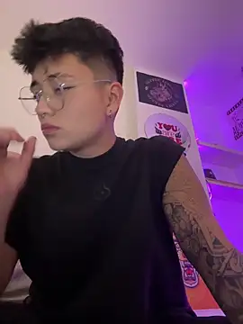 Ashley Chriss online show from 02.05.25