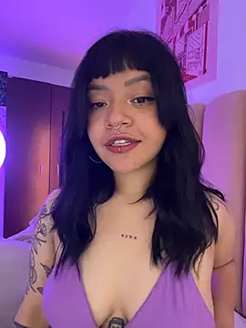 Ashley Chriss online show from 12.18.25