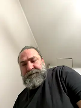 Snapshot of ros217 chatting on 12.17.25 ros217 online show from 12.17.25