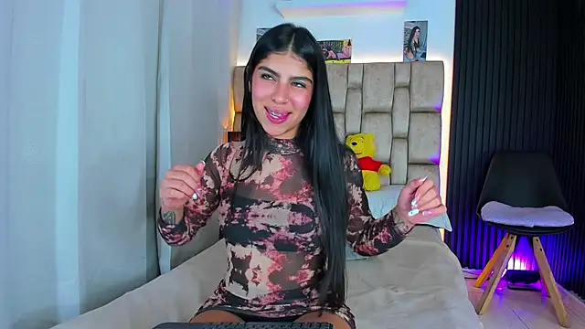 little sophie18 online show from 10.05.25